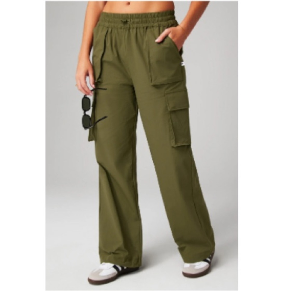 Fabletics Olive Cargo Women Athletic Pants